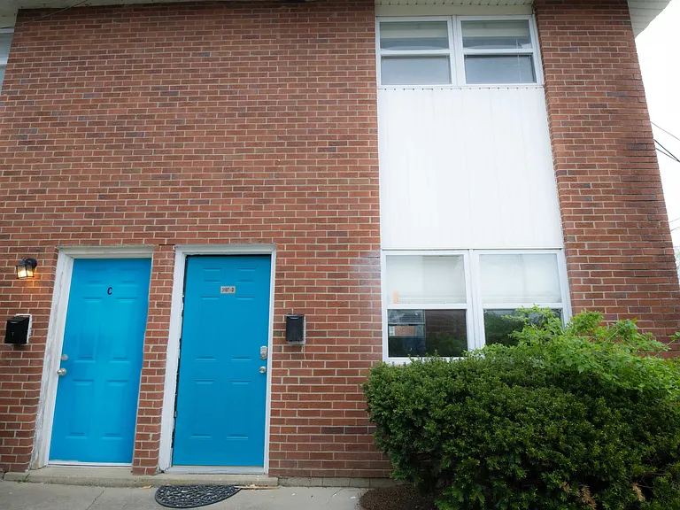 Crestwood Village Townhomes — Photo 22