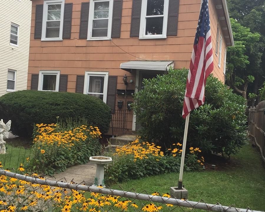 Classic Building in quiet eighborhood