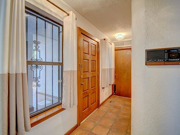 4th image of 11115 Briarwood Ter NE