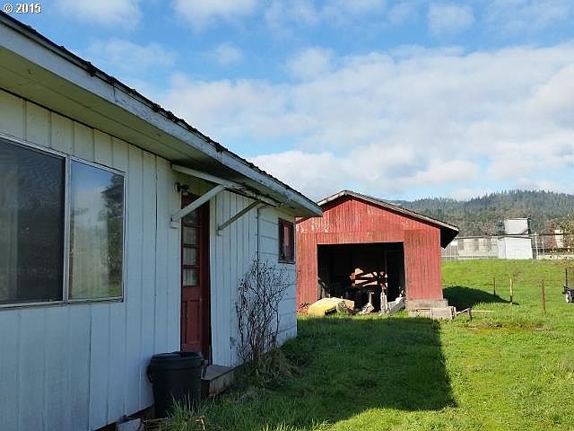 2nd image of 456 E 4th Ave