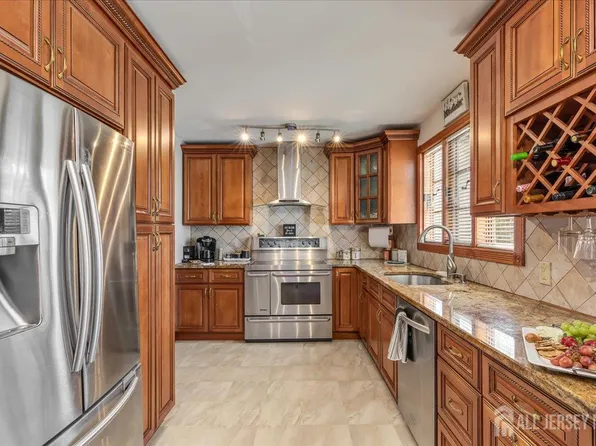544 W 8th St, Plainfield, NJ 07060