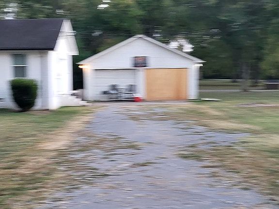 4th image of 4752 Arnold Dr