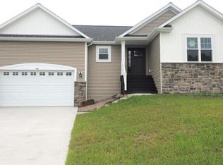 228 Chapel Hill Dr, Johnson Creek, WI 53038