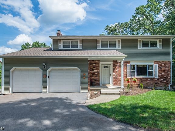 3rd image of 230 Hilltop Ct
