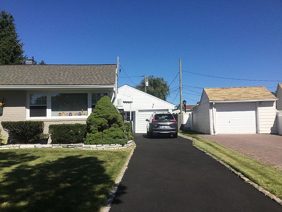 3rd image of 16 Normandy Dr