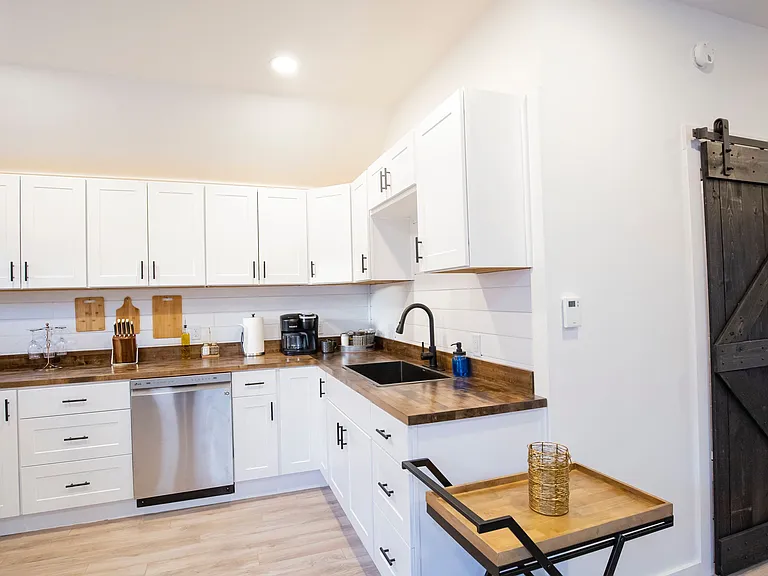 127B Howe St #2 — Photo 17