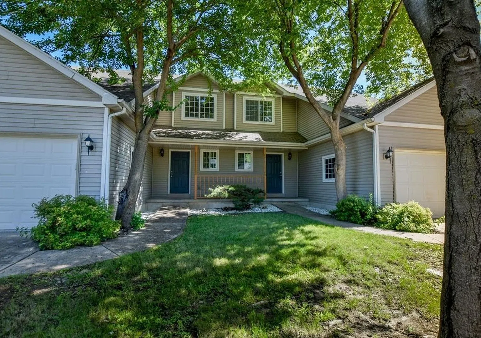 1329 Glacier Hill Drive — Photo 1