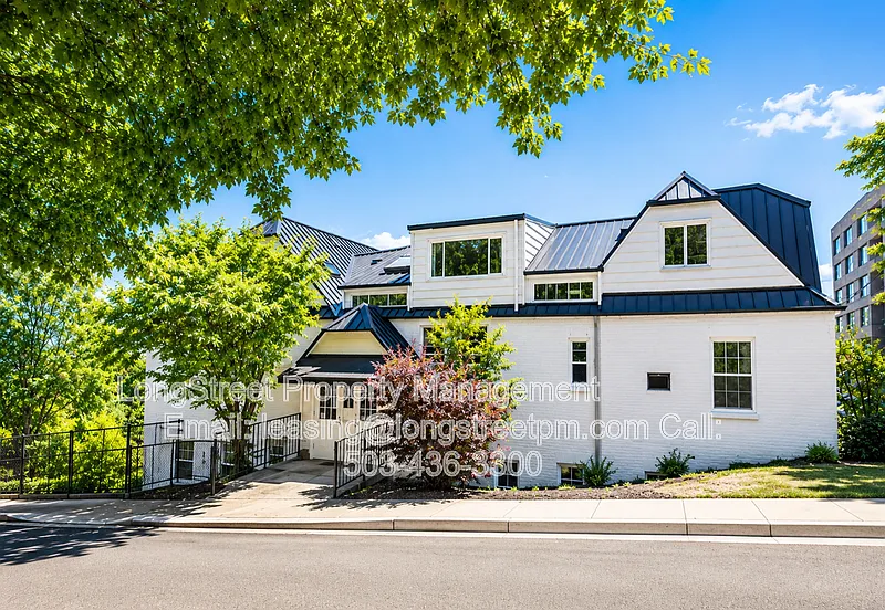 772 SW Broadway Dr #6