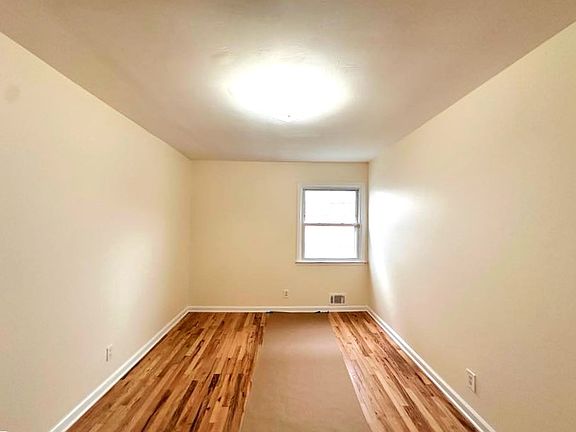 4th image of 21526 23rd Ave Fl 1