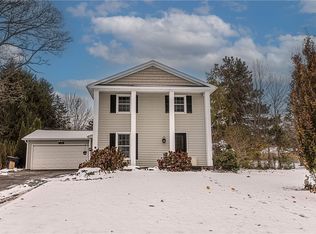 1441 Chigwell Ln N, Webster, NY 14580