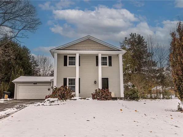 1441 Chigwell Ln N, Webster, NY 14580