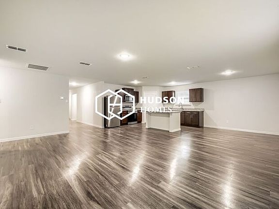 4th image of 821 Harbor Point Rd