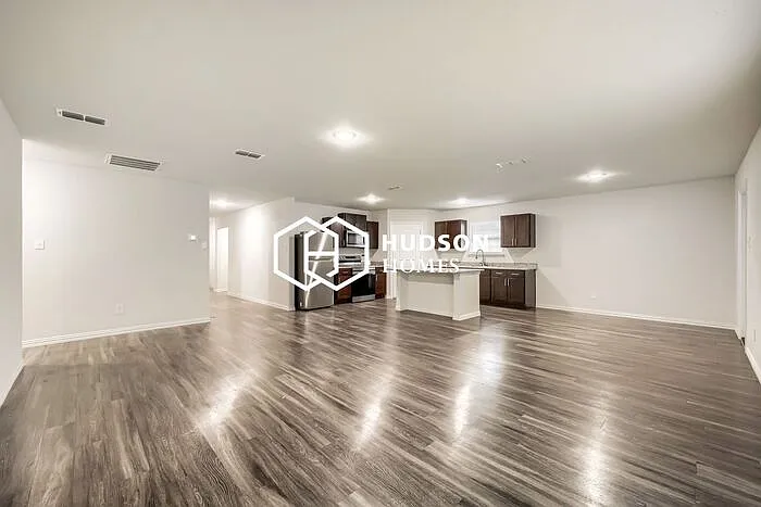 821 Harbor Point Rd — Photo 4