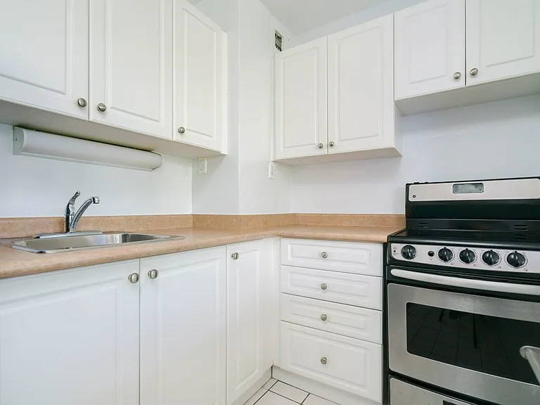 160 Balmoral Ave #1 — Photo 24