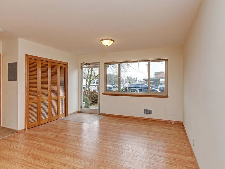 Boston Manor Apartments — Photo 4