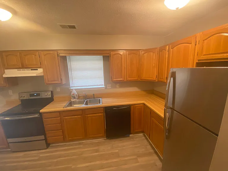 8417 Damascus Rd — Photo 10