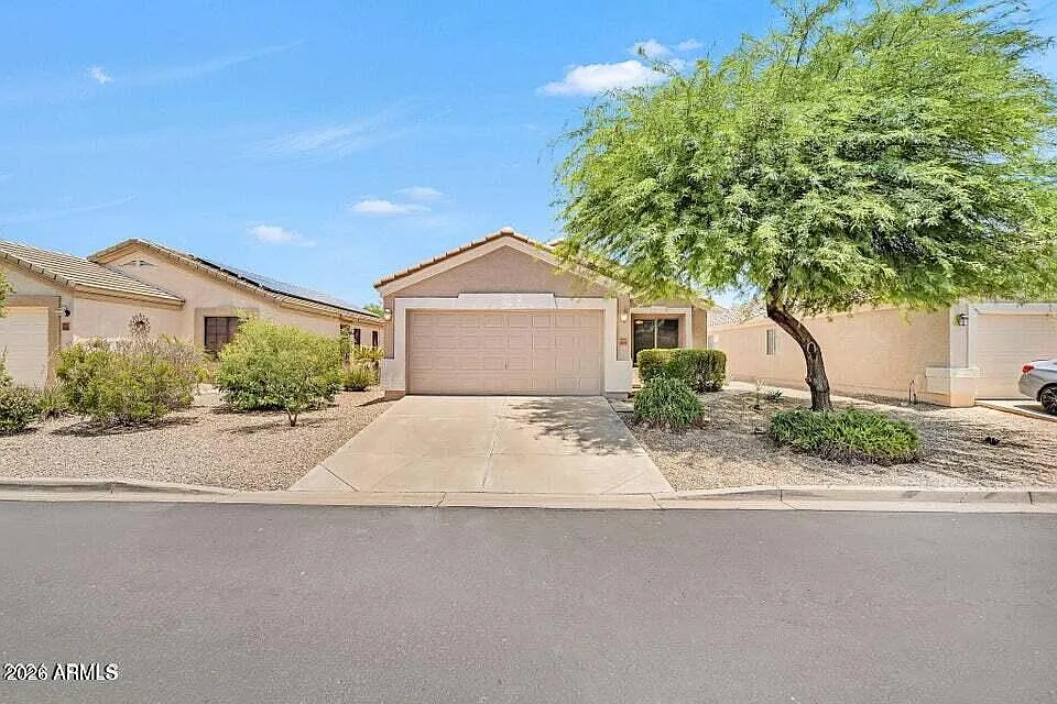 3 bed, 2.0 bath, 1281 sqft, $1,700 — Photo 2