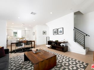10830 W Riverton Ct, Los Angeles, CA 91602