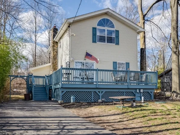 30 Point Breeze Dr, West Milford Twp., NJ 07421
