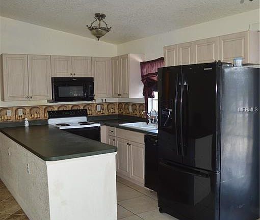 5th image of 6098 NE Thomas Dr