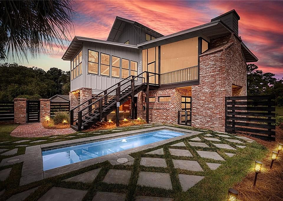 1st image of 10 Fern Ln
