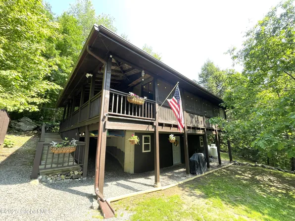 93 Forrest Trail, Sand Lake, NY 12153