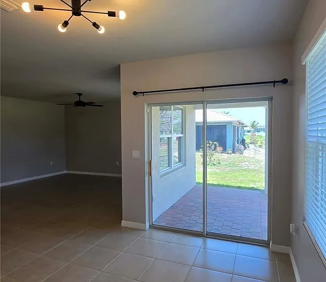 1437 NW 31st Pl — Photo 10
