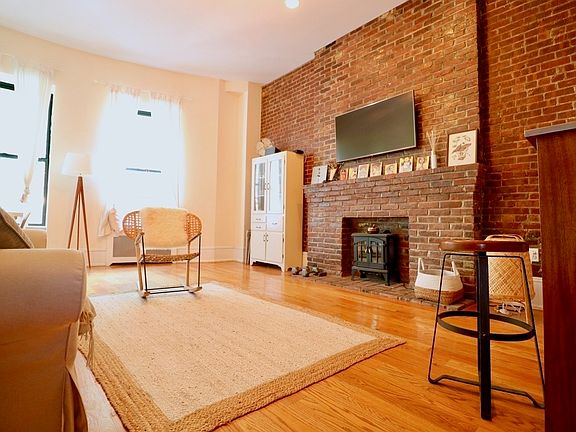 5th image of 20 W 76th St APT 3A