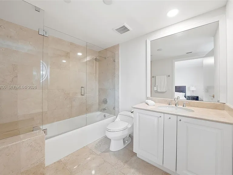 5801 Collins Ave #700 — Photo 25