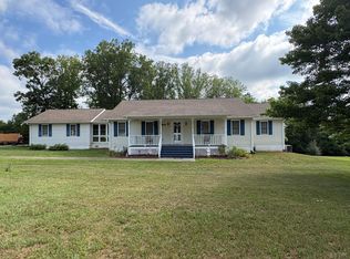 1060 Pocket Rd, Hurt, VA 24563