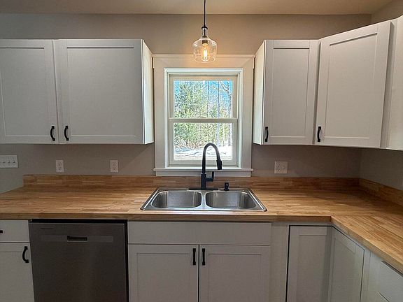 3rd image of 9 Raspberry Hill Road