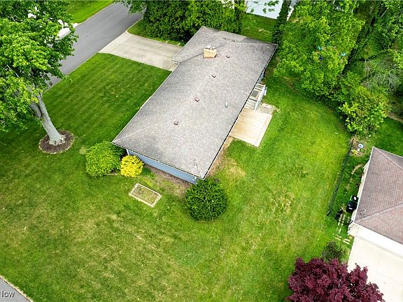 3rd image of 2317 Robinhood Dr