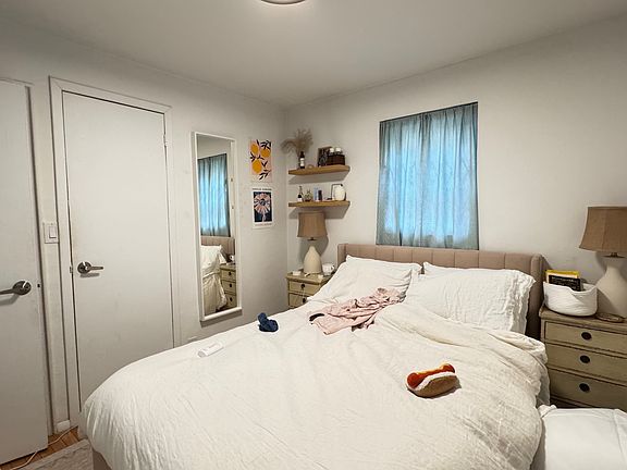 5th image of 307 E 6th St APT 1B