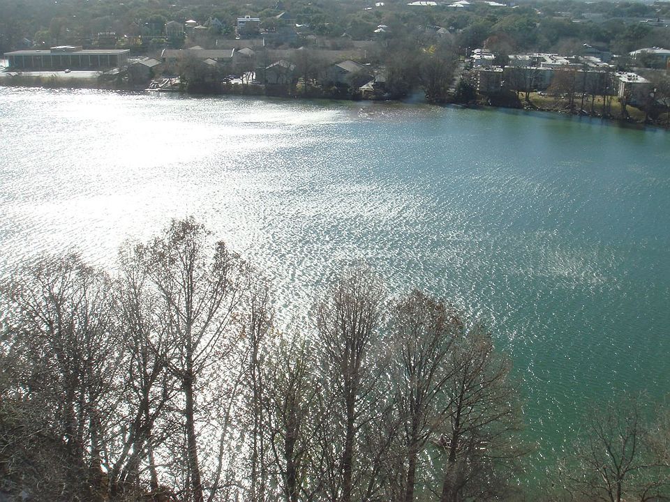 Spectacular lakefront condo - downtown Austin