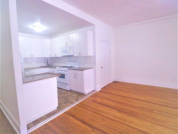 4th image of 45 W 55th St #387