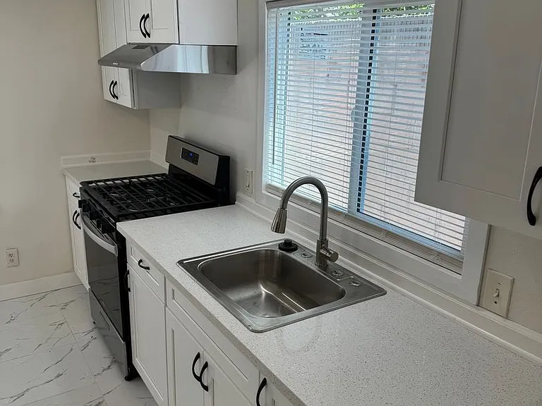 819 S Cypress Ave — Photo 27