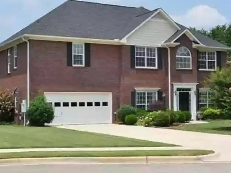 7106 Horse Hollow Dr SE — Photo 3