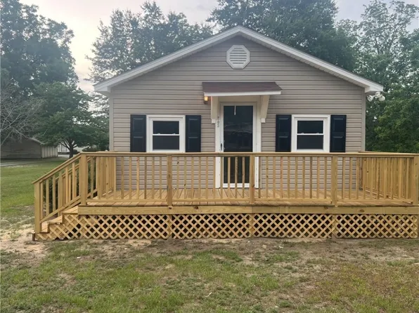 205 W Pine St, Salemburg, NC 28385