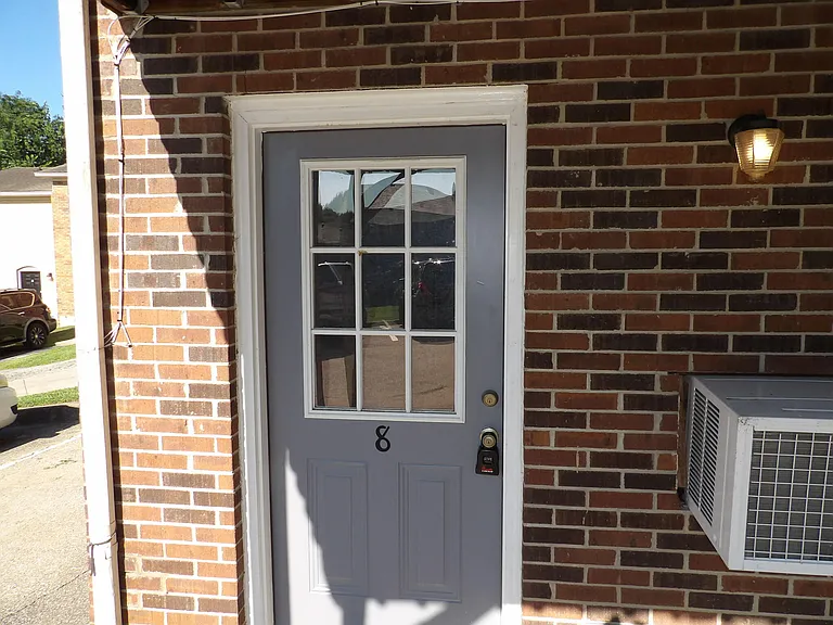65 Ashwood Ct #8 — Photo 6