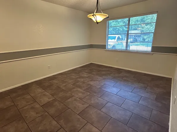 401 Lena Ln, Burleson, TX 76028