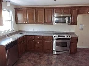 4th image of 149 Carol Ave