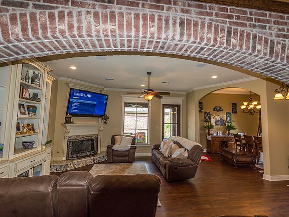 4th image of 1017 Richmond Cir