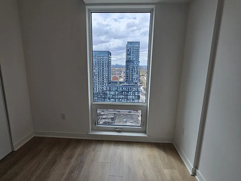 1185 Dupont St #1911 — Photo 12