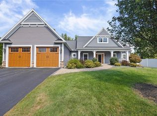 11 Montgomery Glen Dr, Webster, NY 14580
