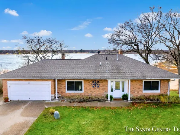 525 Grover Rd, Muskegon, MI 49442