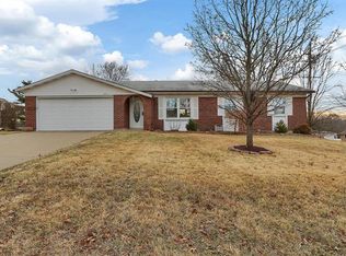 510 Connie Ln, Ballwin, MO 63021
