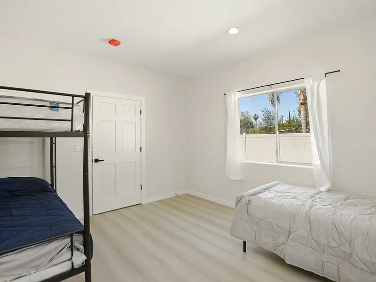7904 Tampa Ave — Photo 2