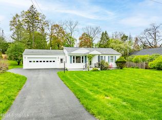 1 Appletree Ln, Newtonville, NY 12110