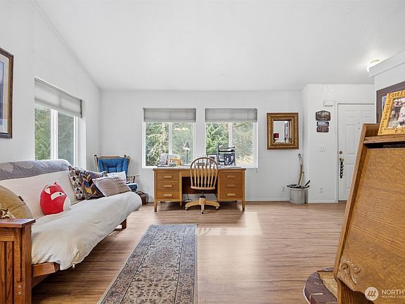 4th image of 1904 Yew Street Road