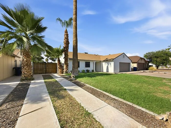 3 bed, 2.0 bath, 1342 sqft, $2,150 — Photo 2